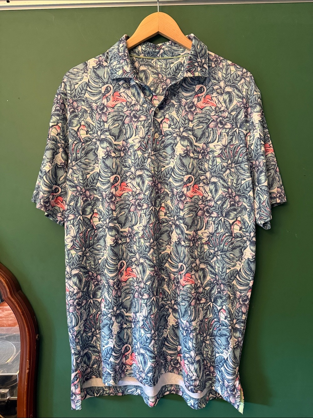 johnnie-O Raymond Printed Golf Polo Mens L Tropical Flamingo Moisture-Wicking